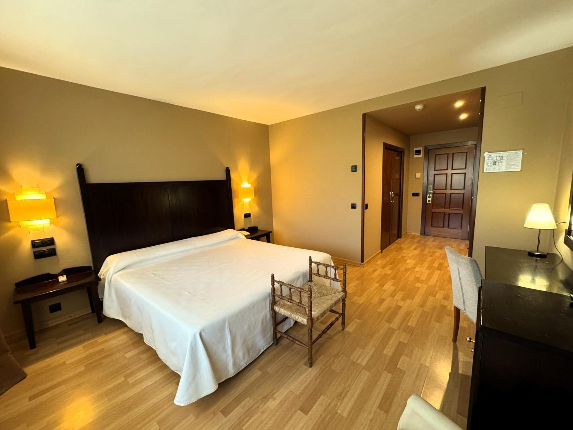 Hotel Cotiella กัมโป ภายนอก รูปภาพ