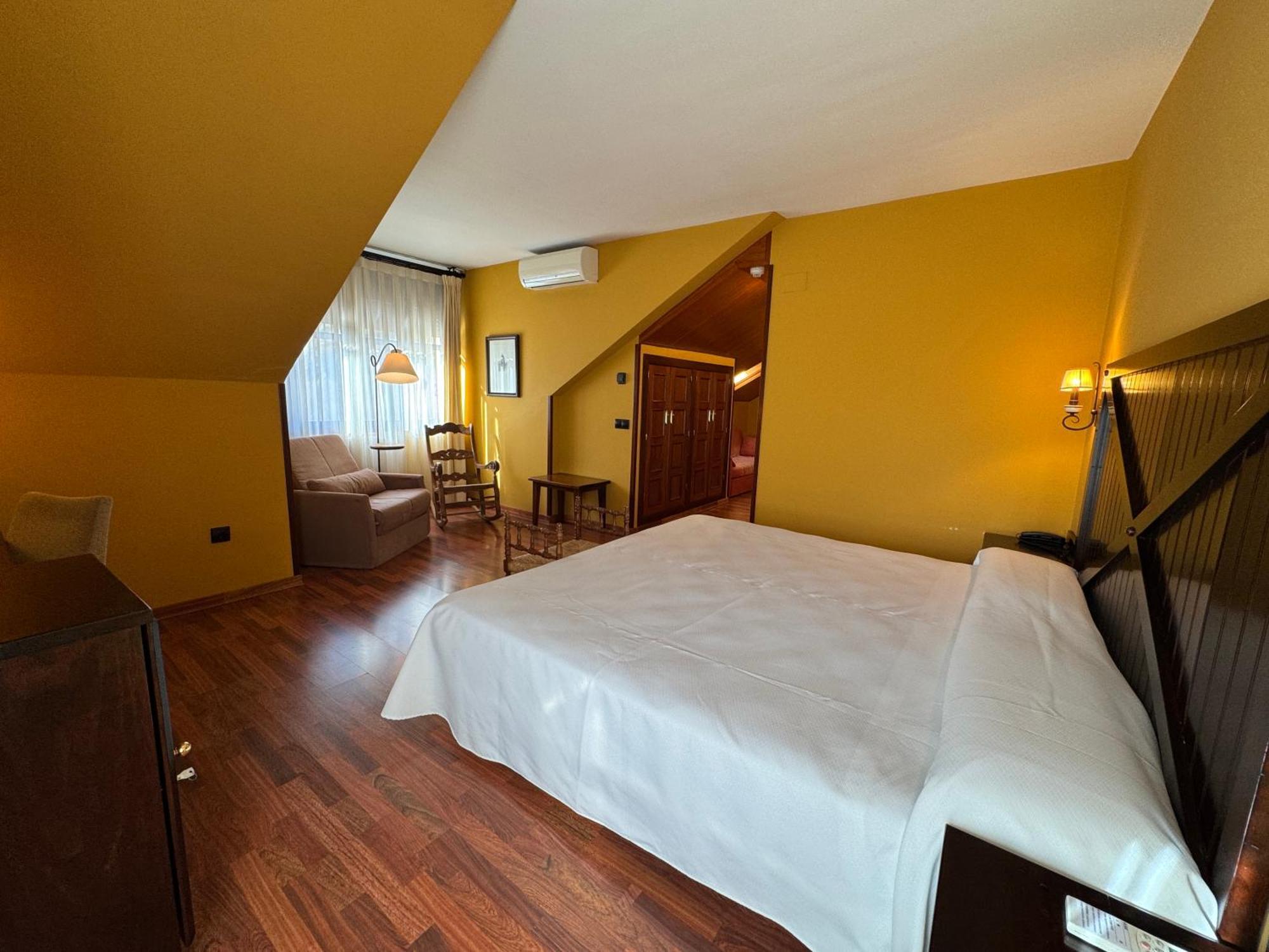Hotel Cotiella กัมโป ภายนอก รูปภาพ