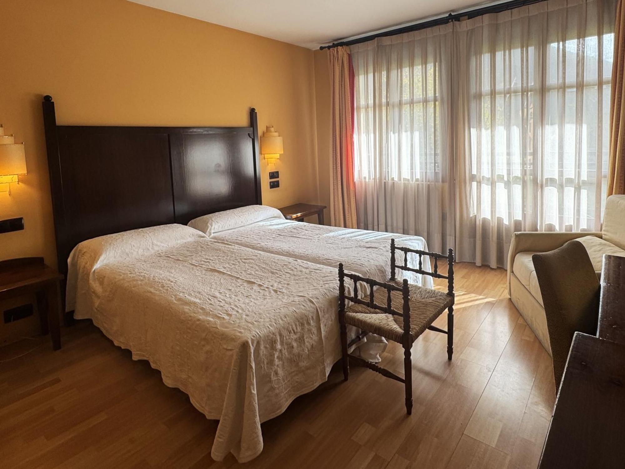 Hotel Cotiella กัมโป ภายนอก รูปภาพ