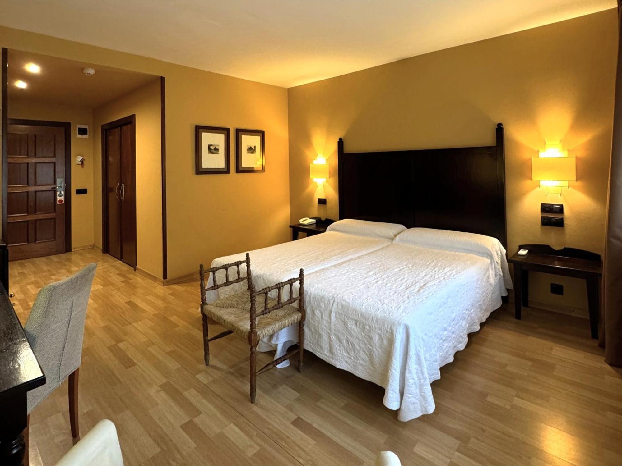 Hotel Cotiella กัมโป ภายนอก รูปภาพ